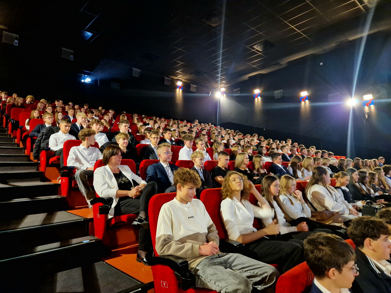 Zdjęcie Ślubowanie kl 1 2025 (30)e9b567d3-ce9b-4c26-b515-414f0d9b406b.jpg w galerii Ślubowanie klas pierwszych (6.10.2025)